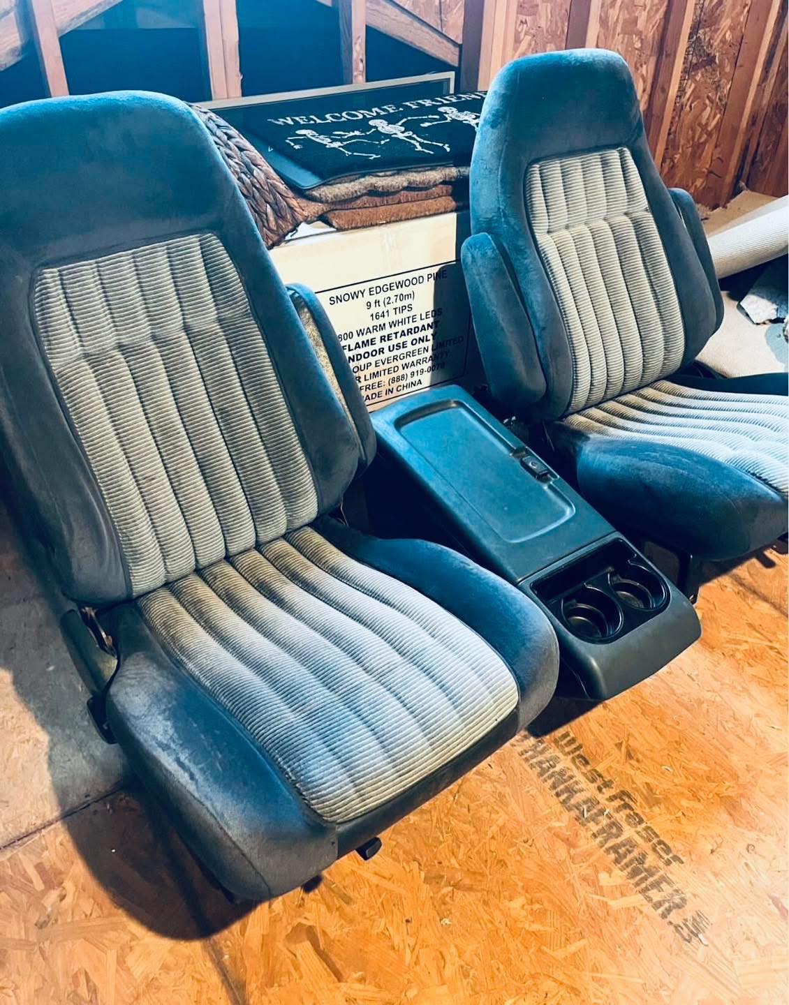 \"Like New\" Blue Velour Bucket Seats w/ Center Console (88-94 Chevy/GMC OBS)